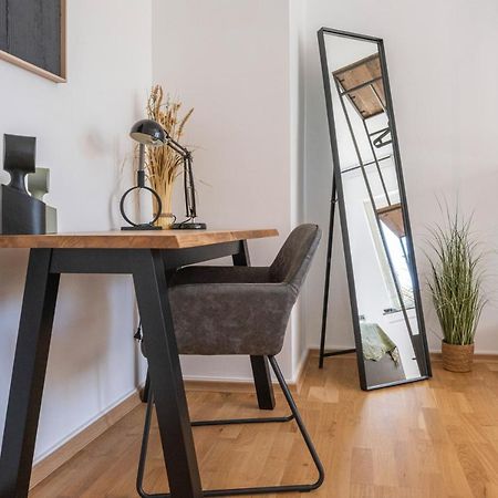 Center Dream Apartment - Netflix كريفيلد المظهر الخارجي الصورة